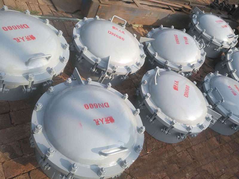 DN600拱蓋回（huí）轉（zhuǎn）快開（kāi）人孔